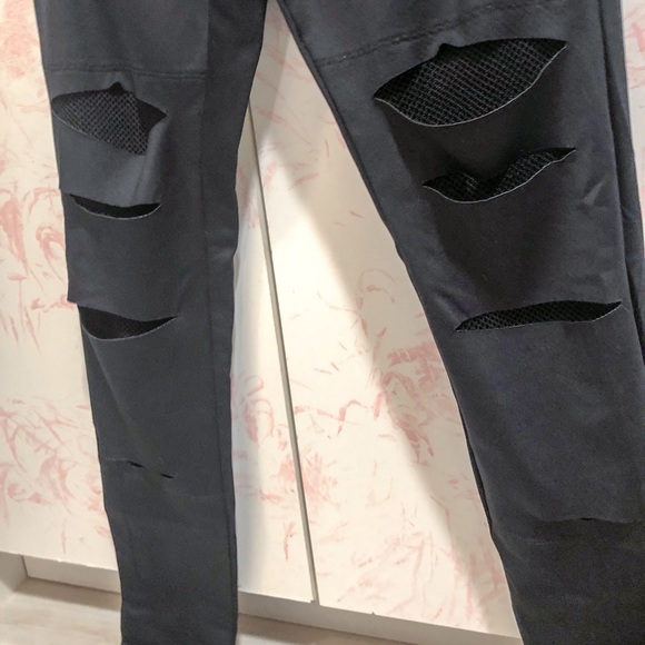 Forever 21 Cut our leggings Small - Picture 3 of 4